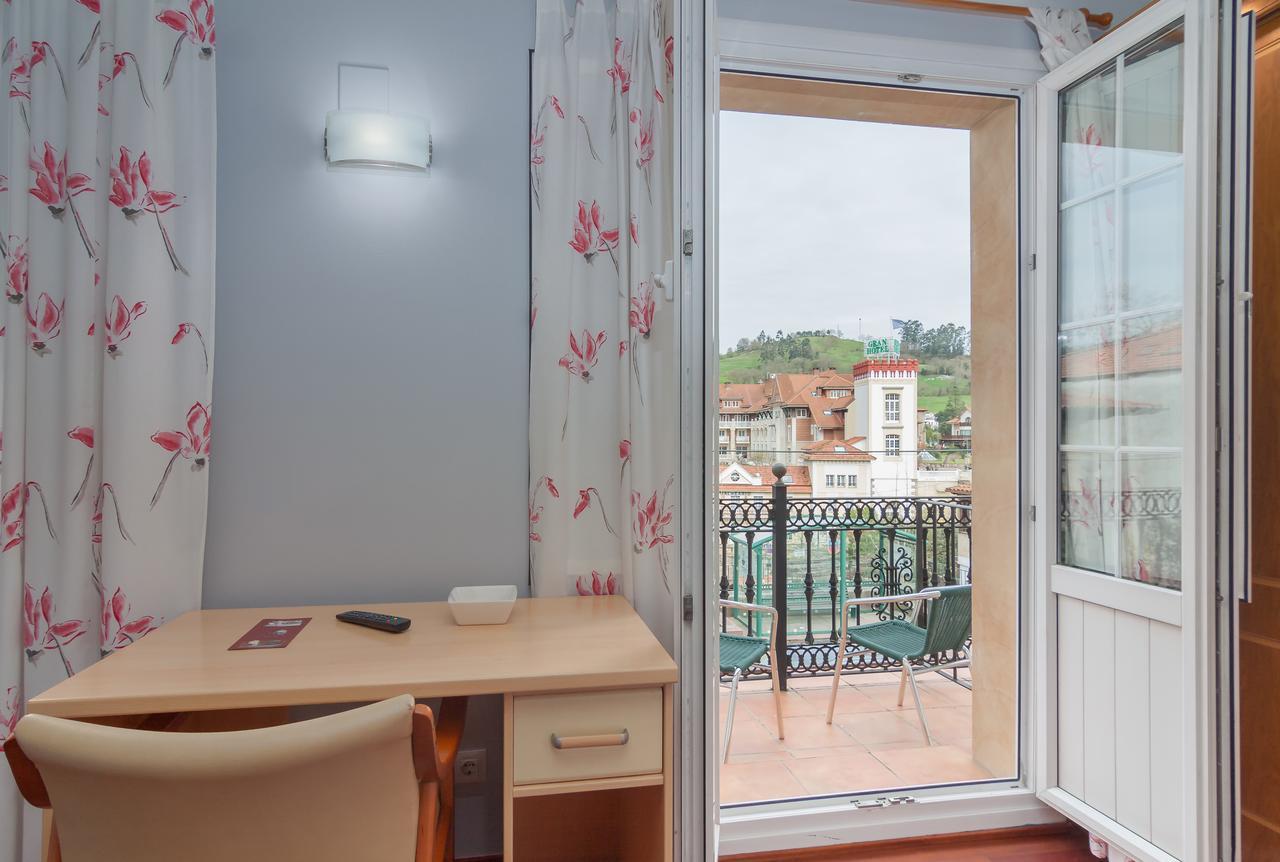 Hotel La Terraza De Пуенте Виесго Екстериор снимка