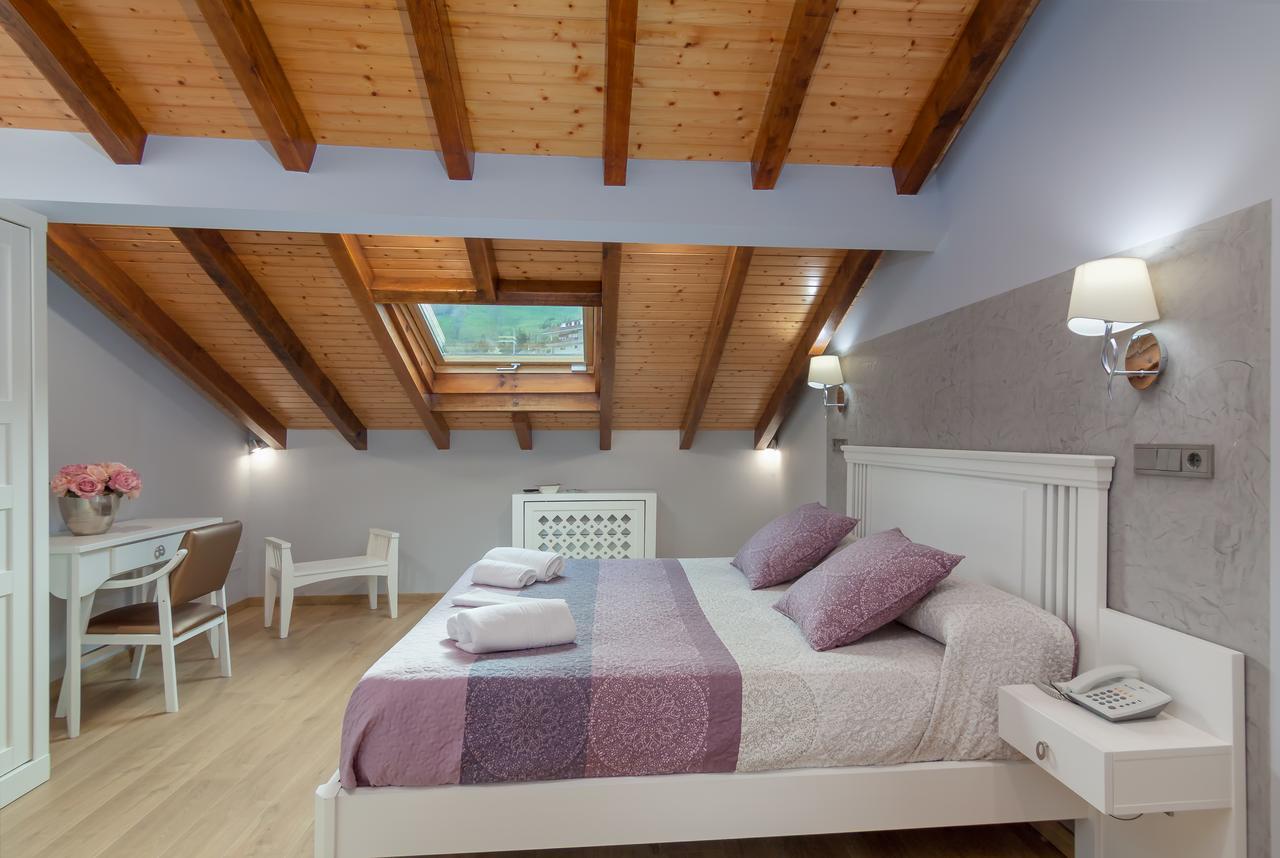 Hotel La Terraza De Пуенте Виесго Екстериор снимка