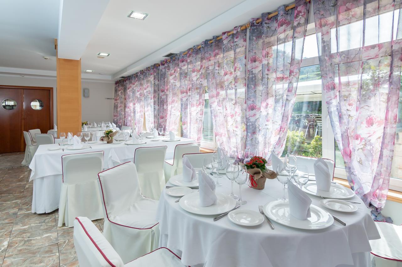 Hotel La Terraza De Пуенте Виесго Екстериор снимка