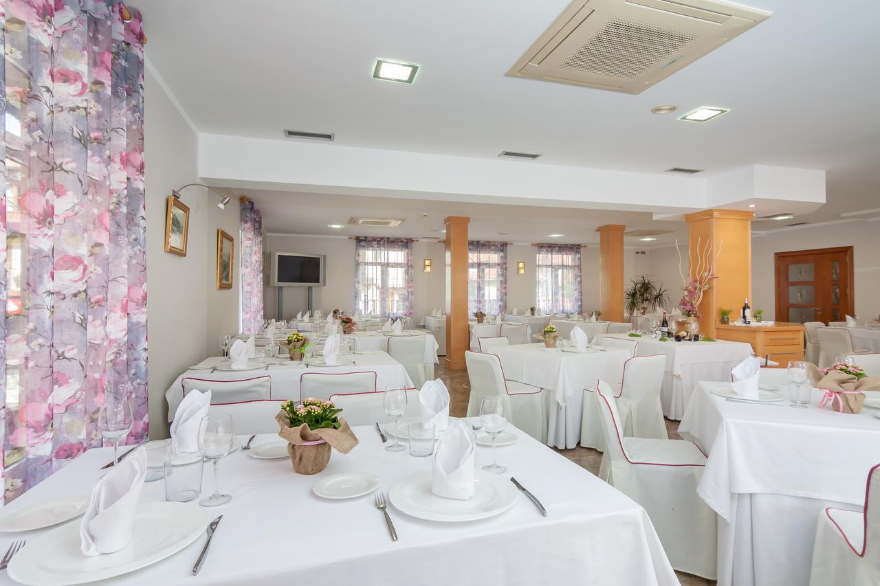 Hotel La Terraza De Пуенте Виесго Екстериор снимка